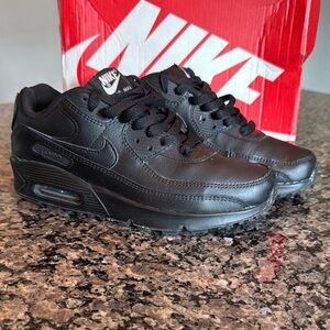 Nike Air Max 90 LTR All Black Sneakers EUC 6.5Y or W 8.5
